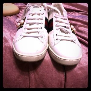Authentic Gucci Sneakers good condition Size 37